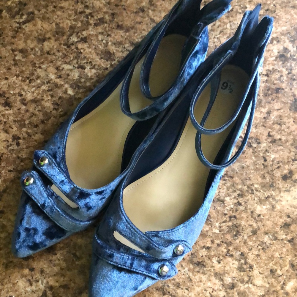 Marc Fisher blue suede shoes